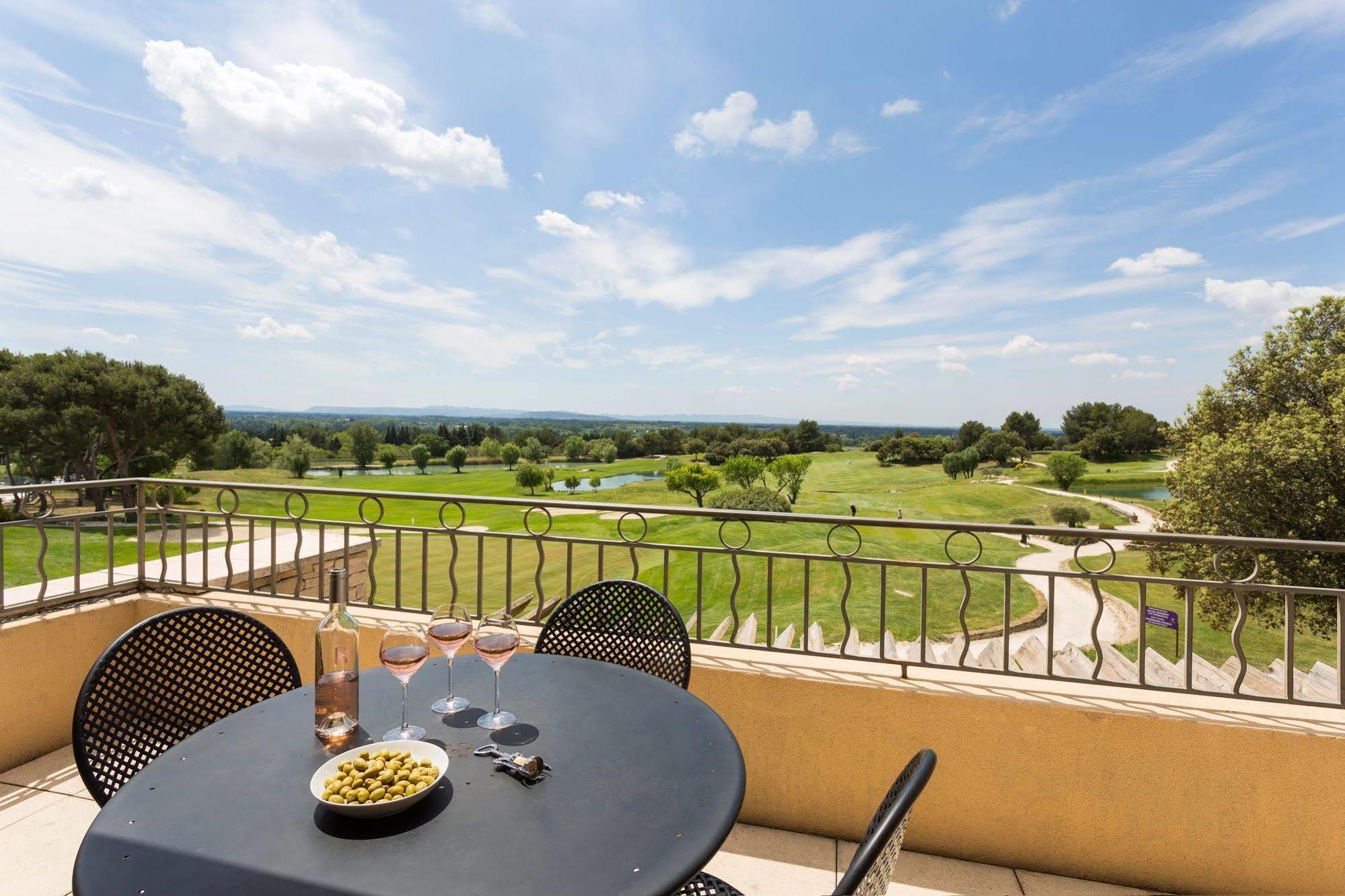 Madame Vacances Domaine Du Provence Country Club Service Premium Saumane-de-Vaucluse Esterno foto