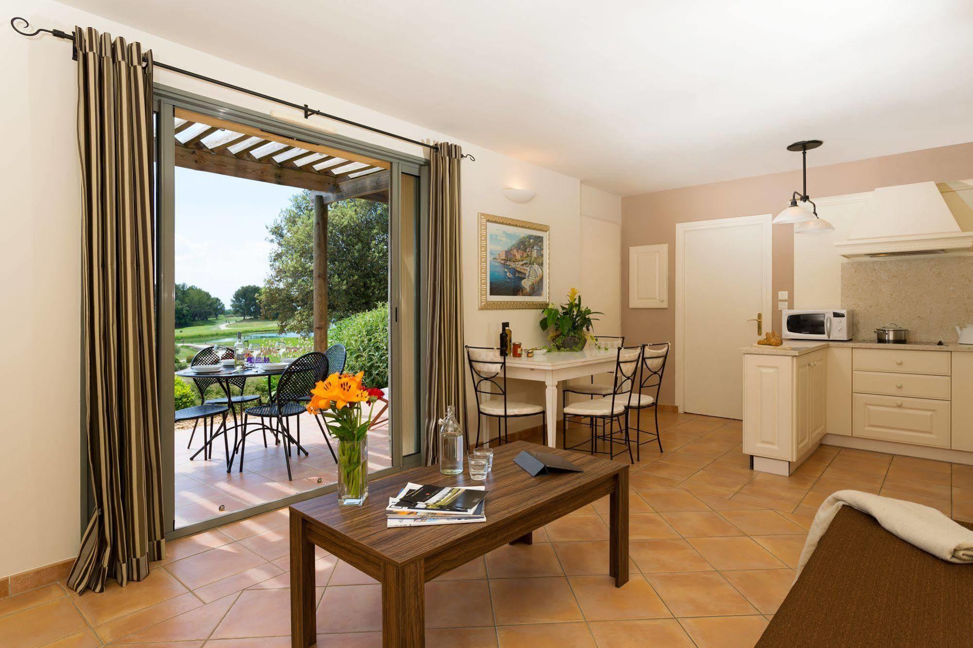 Madame Vacances Domaine Du Provence Country Club Service Premium Saumane-de-Vaucluse Esterno foto